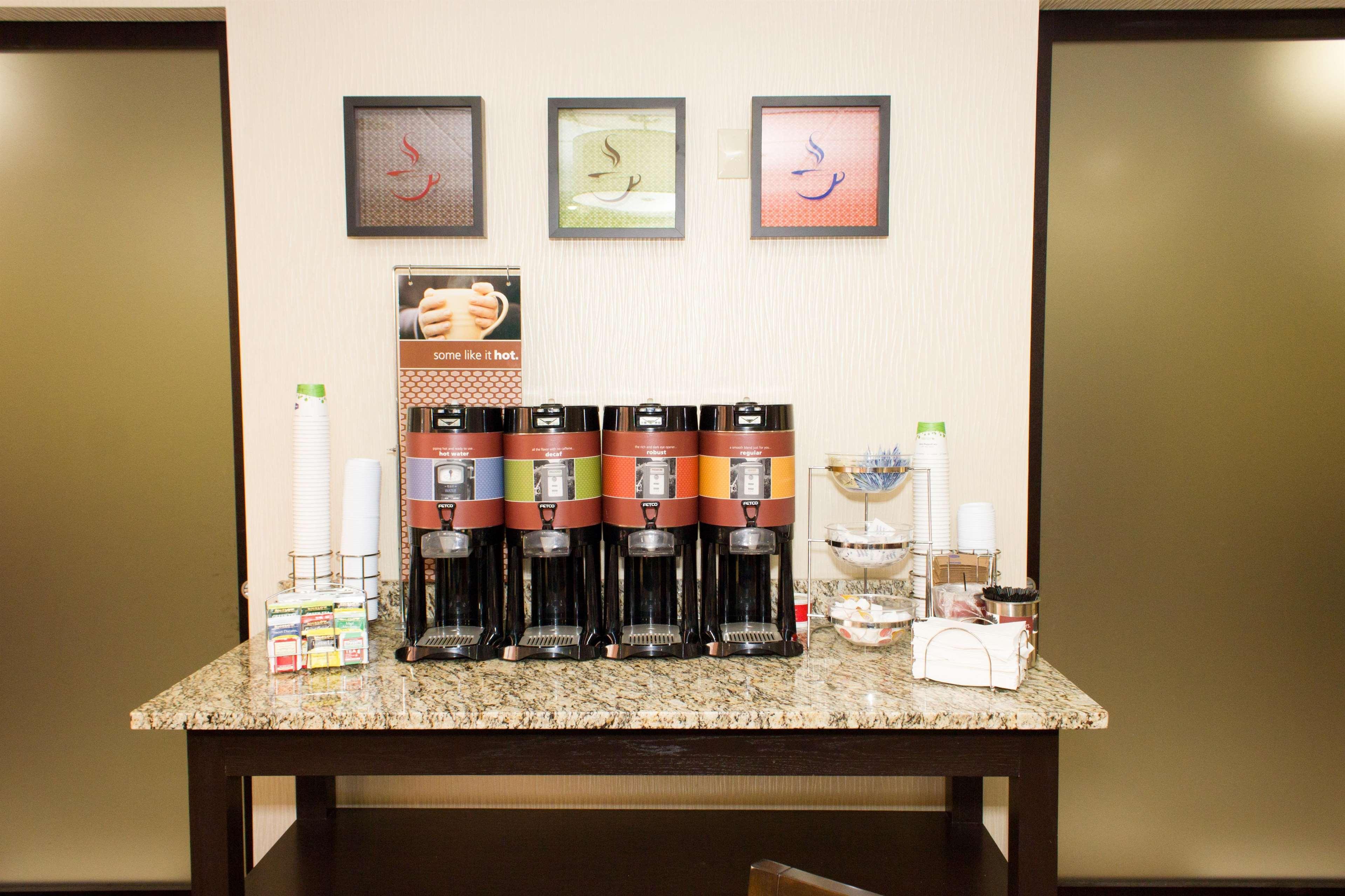 Hampton Inn Atlanta-Фейрберн Экстерьер фото