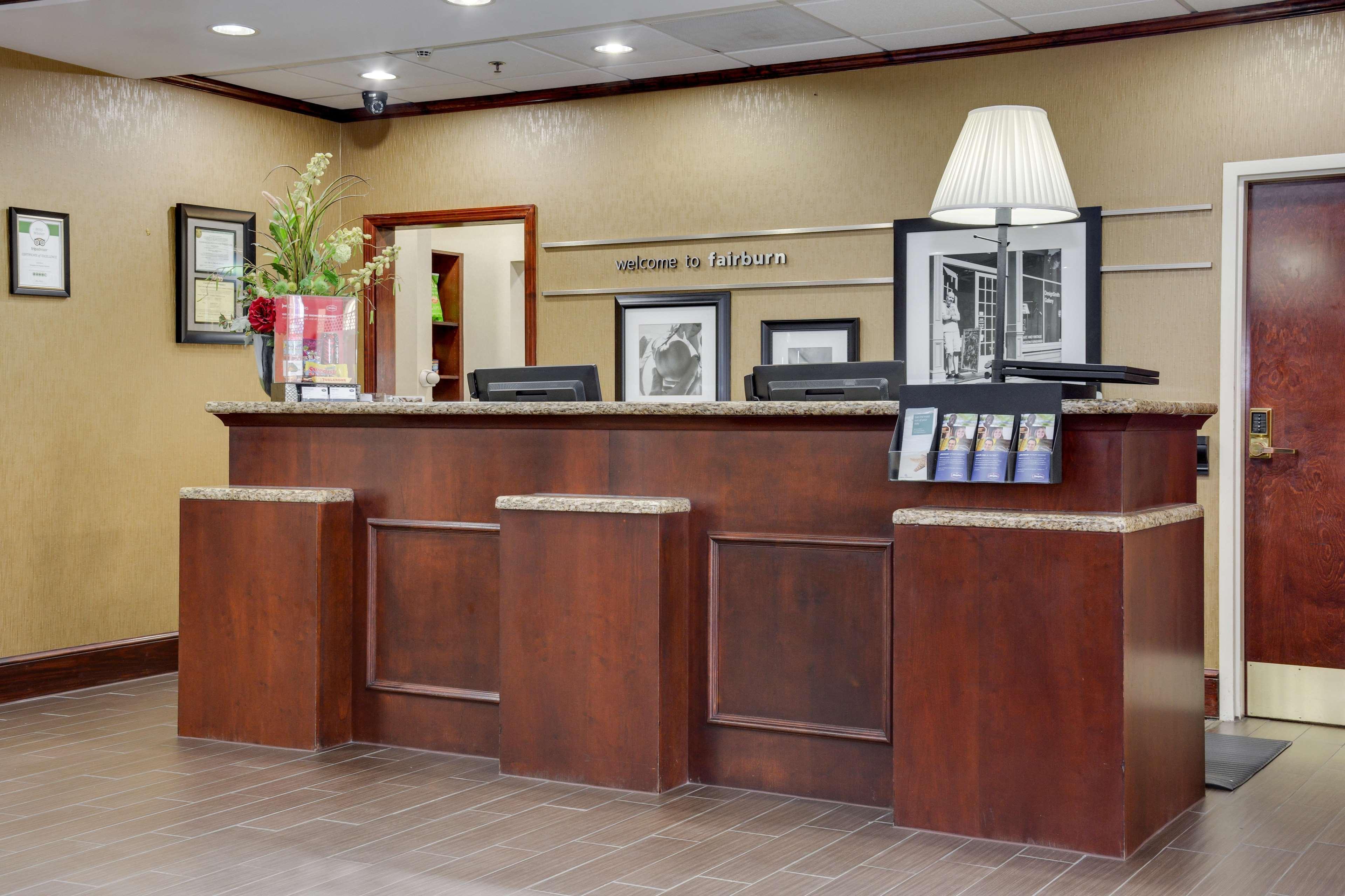 Hampton Inn Atlanta-Фейрберн Экстерьер фото