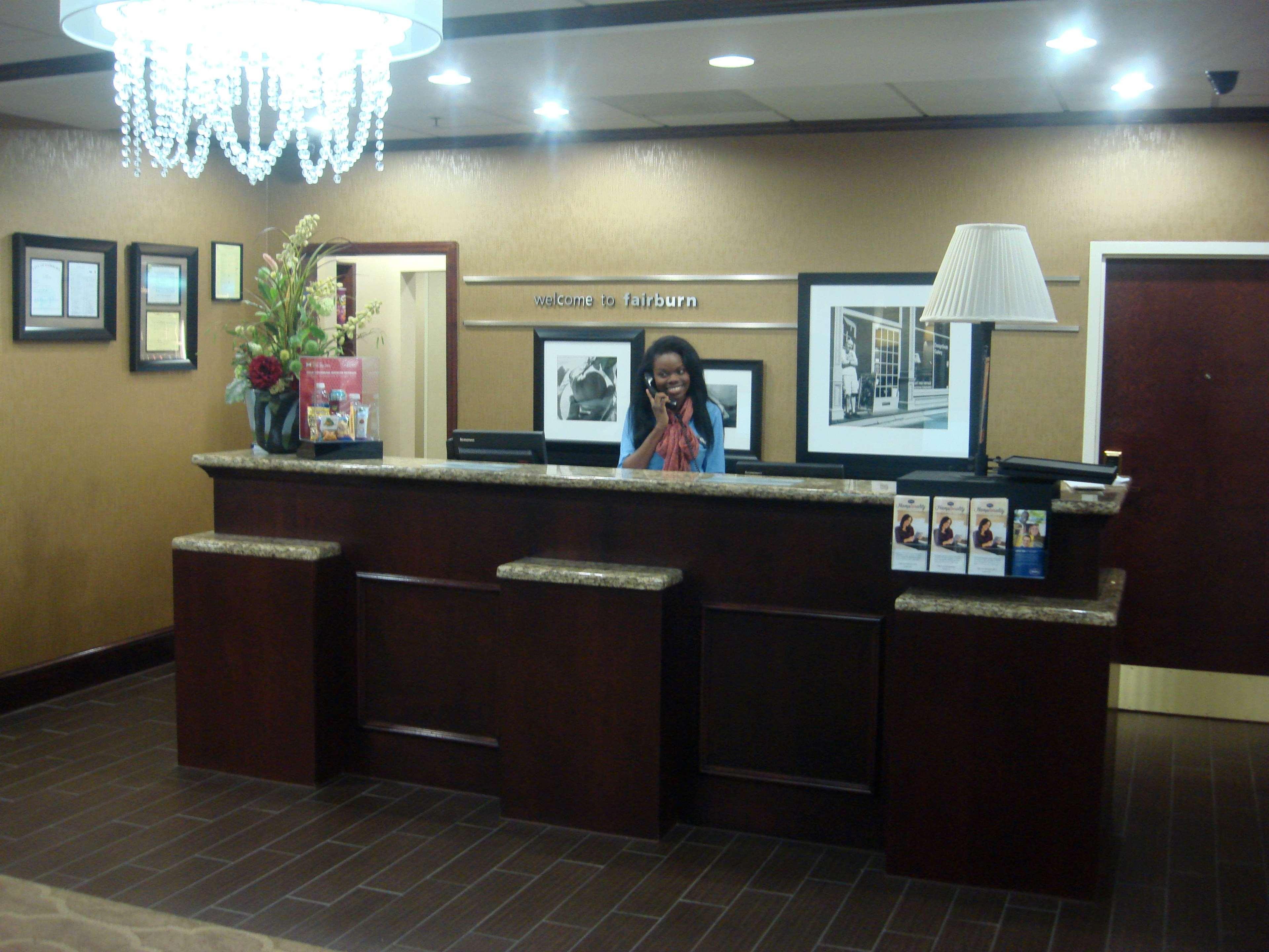 Hampton Inn Atlanta-Фейрберн Экстерьер фото