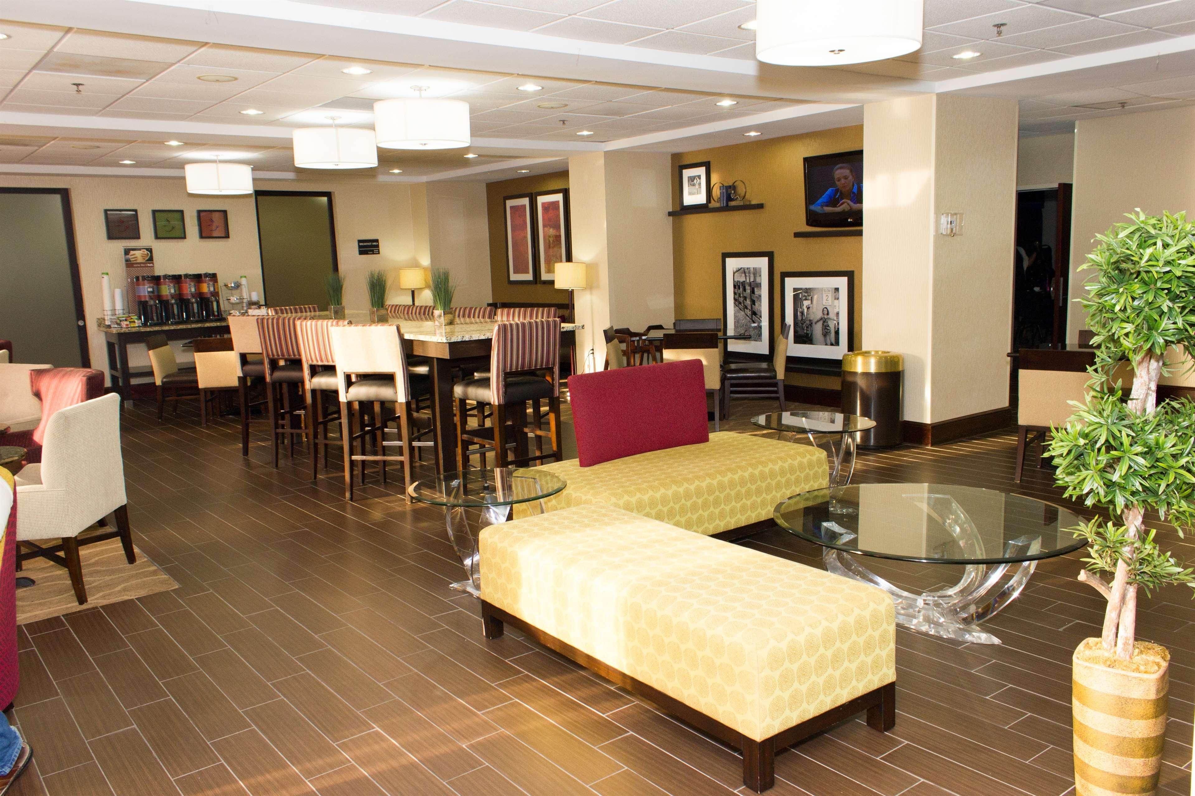 Hampton Inn Atlanta-Фейрберн Экстерьер фото