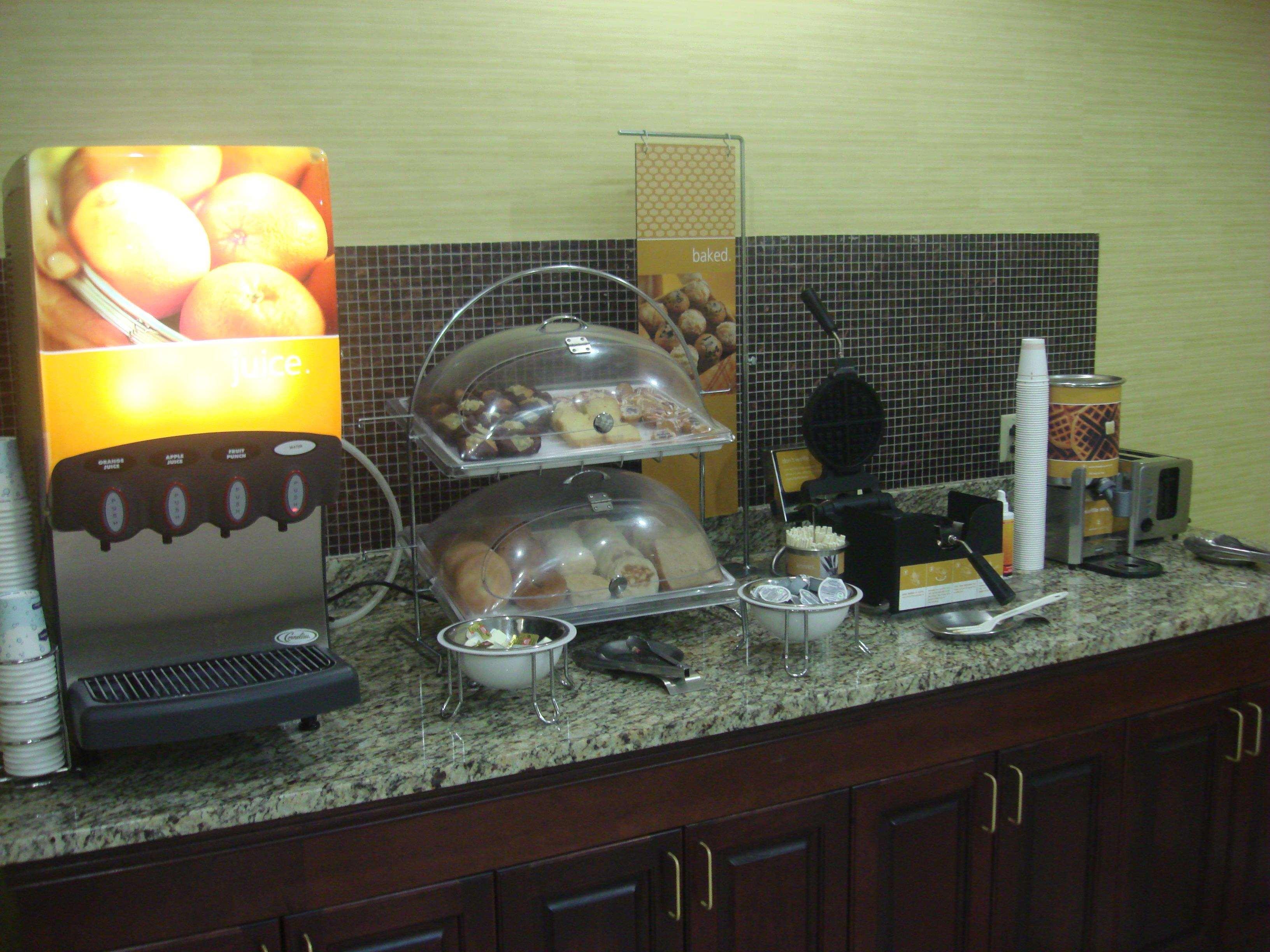 Hampton Inn Atlanta-Фейрберн Экстерьер фото