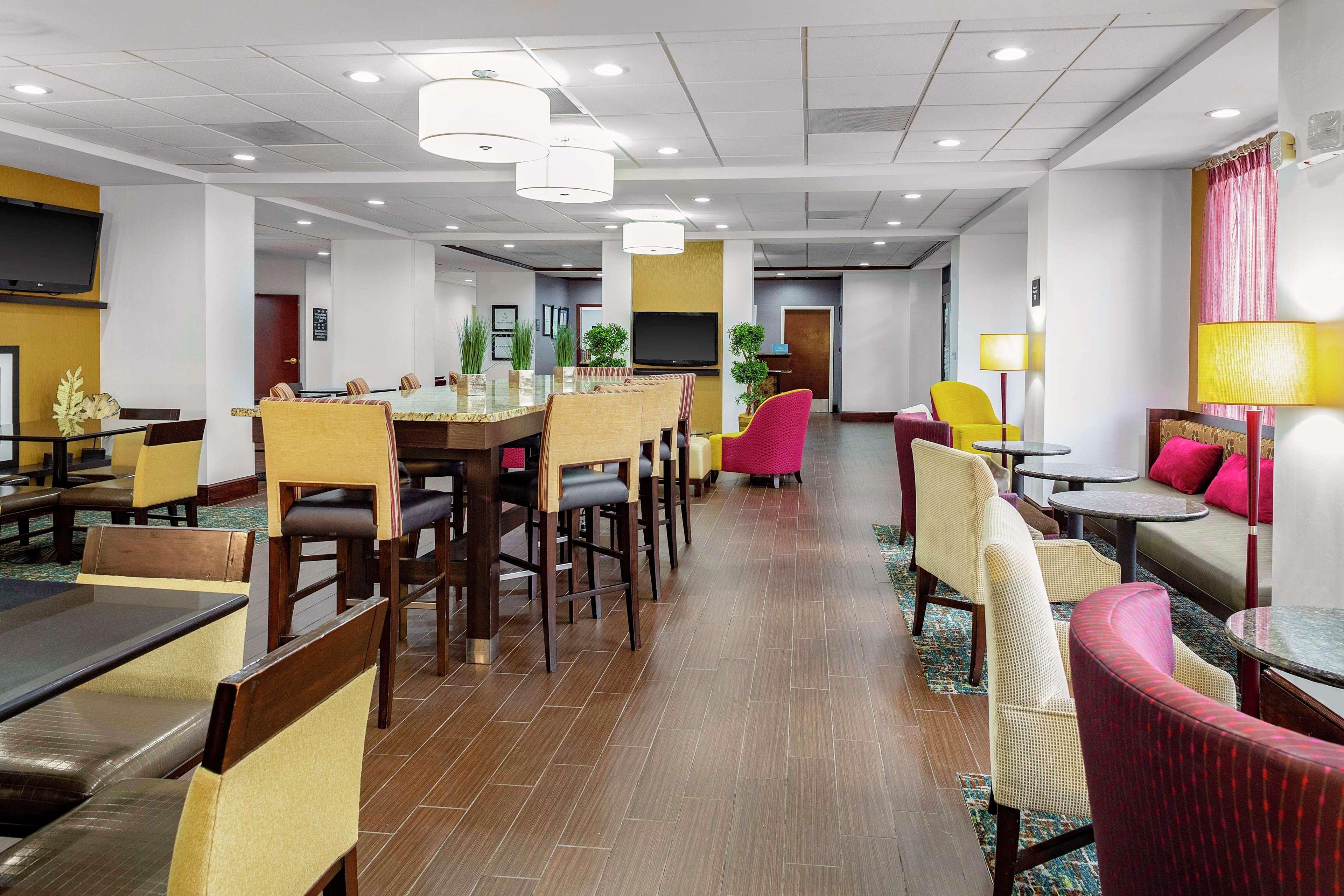 Hampton Inn Atlanta-Фейрберн Экстерьер фото