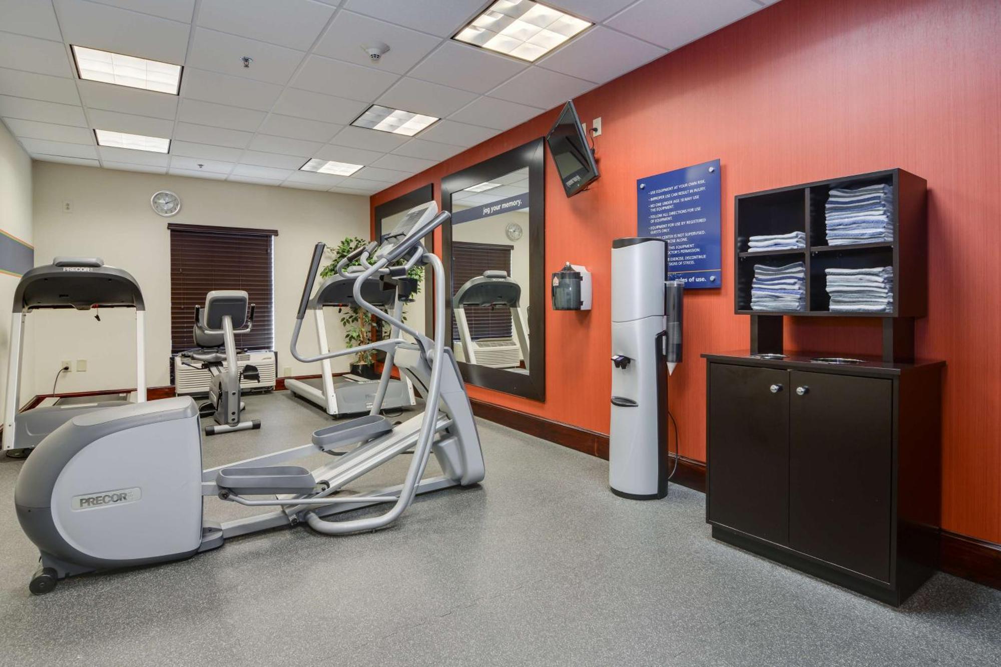 Hampton Inn Atlanta-Фейрберн Экстерьер фото